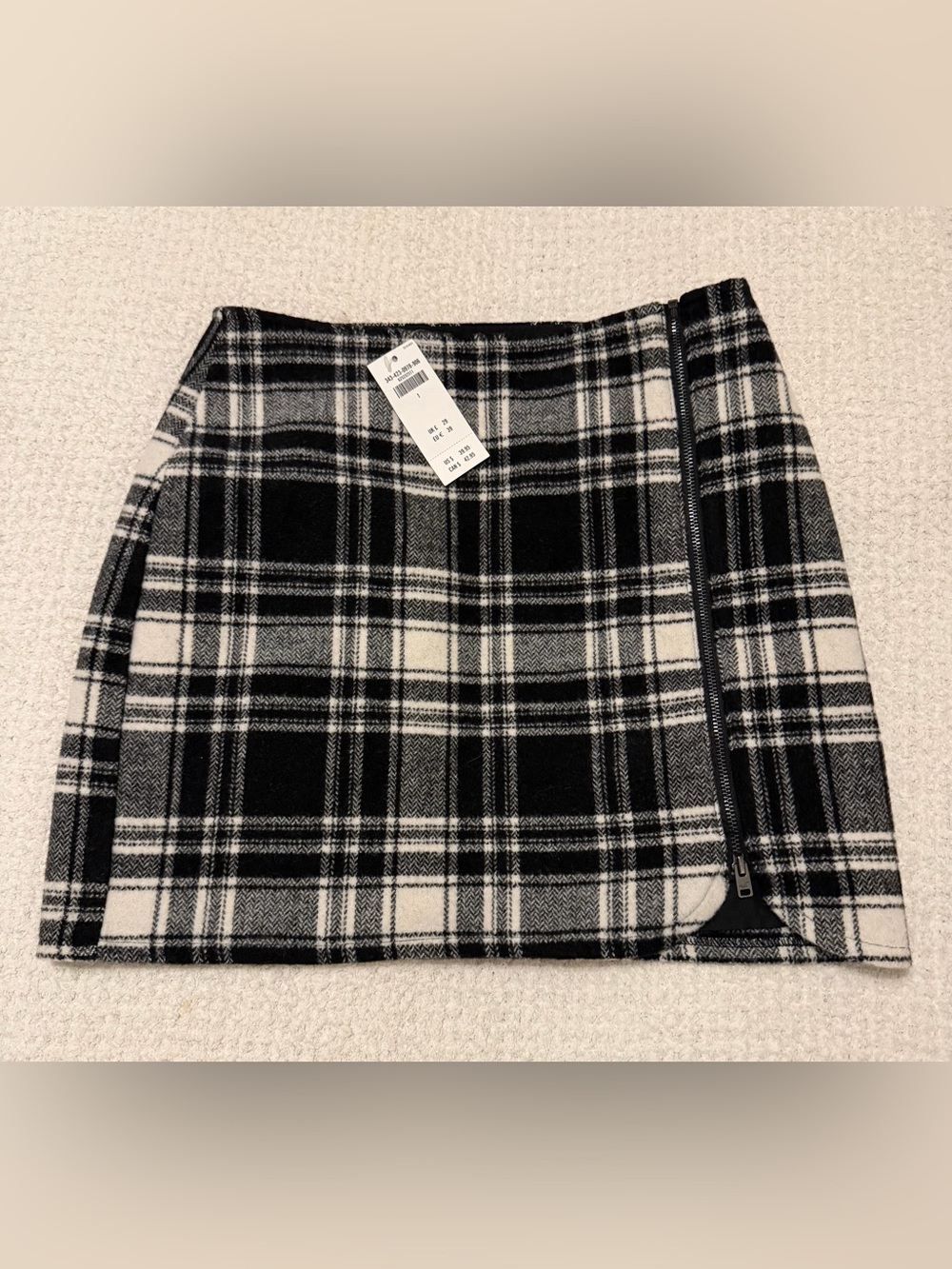 Hollister Black and White Plaid Mini Skirt with Side Zip Size 1